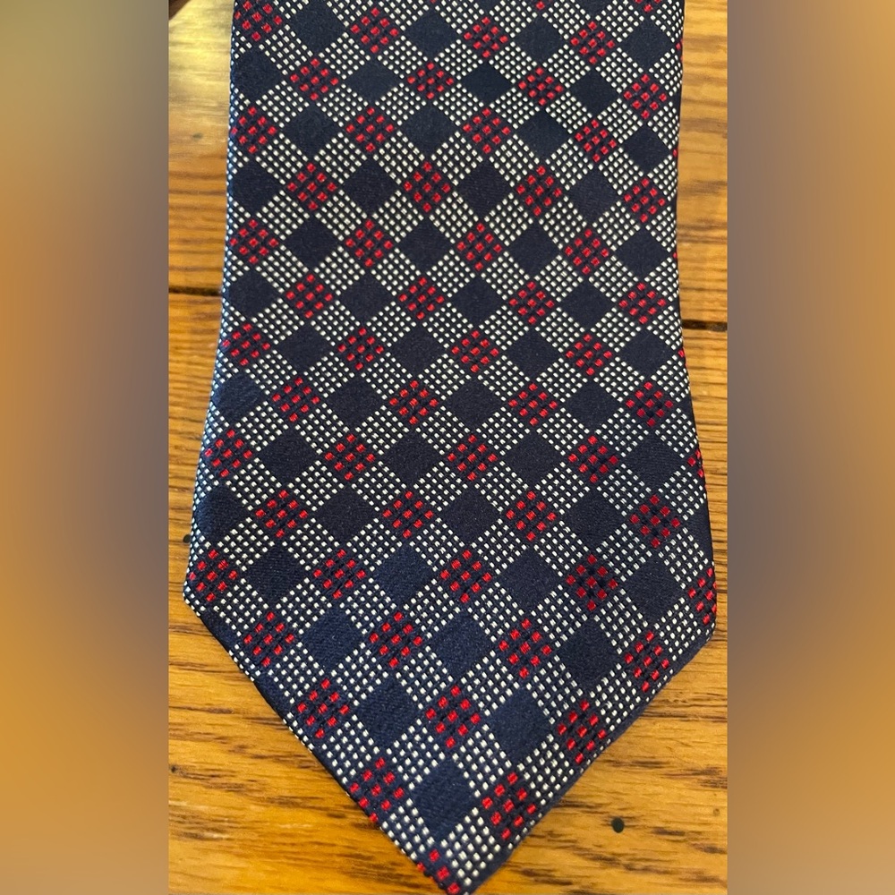EUC Barbara Blank Silk Tie, navy/red pattern